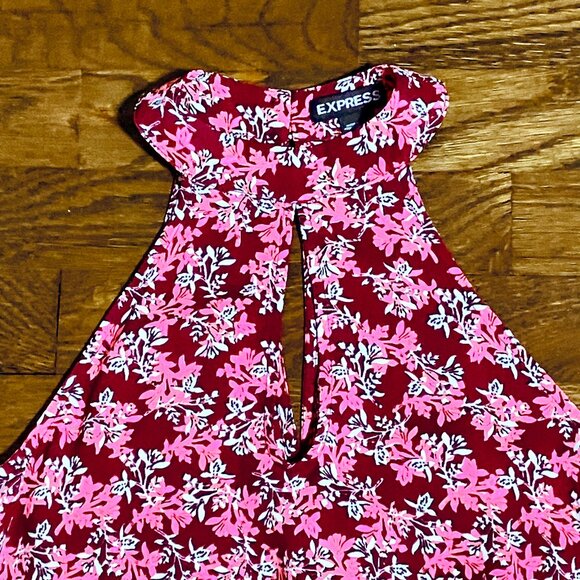 Express sleeveless lightweight floral blouse top XXS NWOT NEW - Picture 3 of 8